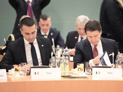 Luigi Di Maio chiama Giuseppe Conte: capo politico M5s? Se si iscrive...