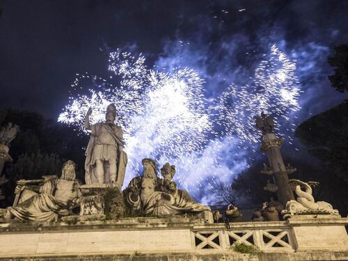 Botti vietati da Capodanno all'Epifania. Virginia Raggi ha firmato l'ordinanza