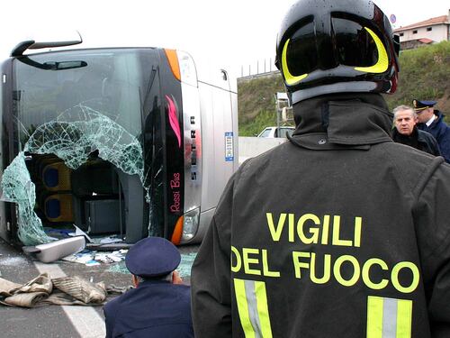 Si ribalta autobus di tifosi: un morto