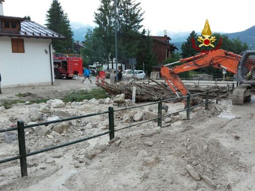 Il Centro brucia, nubifragi al NordCase evacuate, danni e distruzione