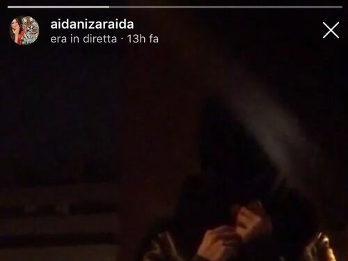 Aida Nizar rapinata in diretta social. Giallo su Instagram