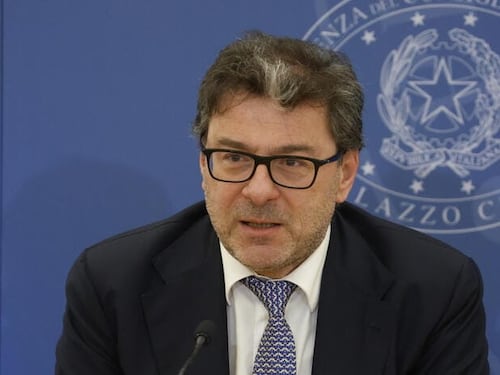 Manovra al voto in Senato. Giorgetti: "Così l'Italia a testa alta in Europa"
