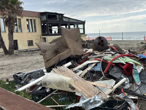 Ostia, estate alle porte e litorale nel degrado
