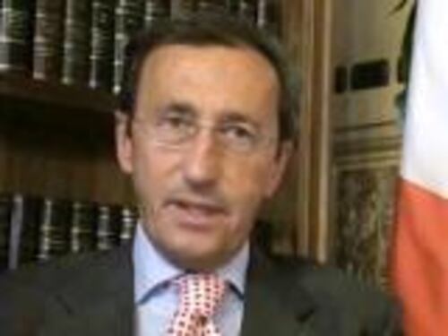 Fini tende la mano al "nemico" Silvio