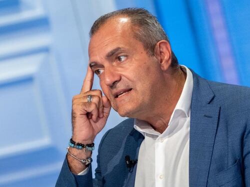 Berlusconi, incredibile de Magistris: il tweet scatena il caos: "Gli onesti..."