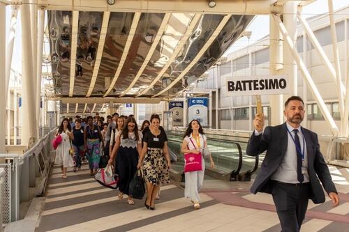 Testimoni di Geova "felici per sempre": 117 nuovi battezzati