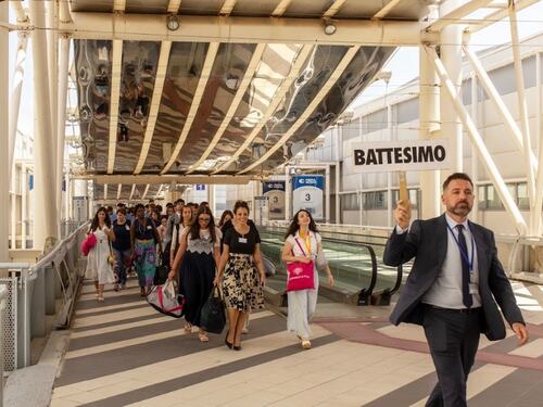 Testimoni di Geova "felici per sempre": 117 nuovi battezzati