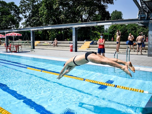 Palestre, piscine e matrimoni: ecco quando si riparte. Nulla da fare e altro stop per le discoteche