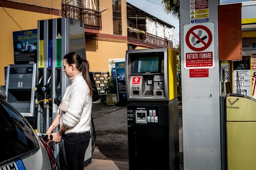 Prezzi benzina, salita senza fine dei costi alla pompa. Ancora su il diesel