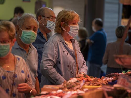 Torna l'incubo quarantena a Barcellona: 1300 contagi in un giorno