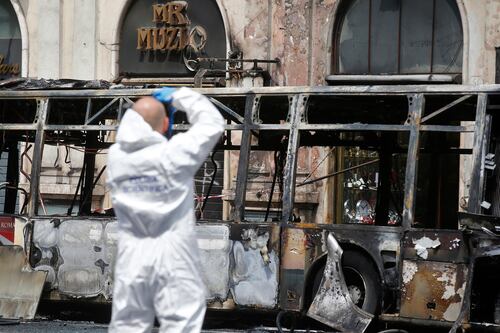 I passeggeri del bus tra choc e paura: "Pensavamo di morire"
