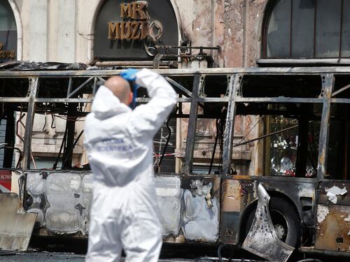 I passeggeri del bus tra choc e paura: "Pensavamo di morire"
