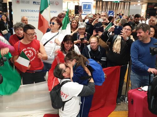 Festa e inno di Mameli per il rientro degli azzurri Special Olympics