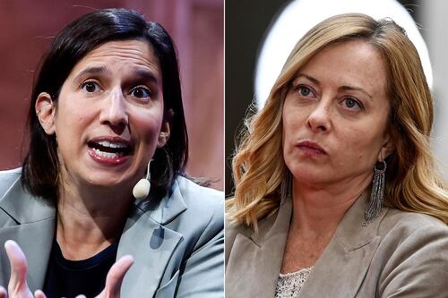 Atreju, Meloni incastra Schlein «Confronto, ma pure con Conte». Ma Elly rifiuta: «Ridicolo»
