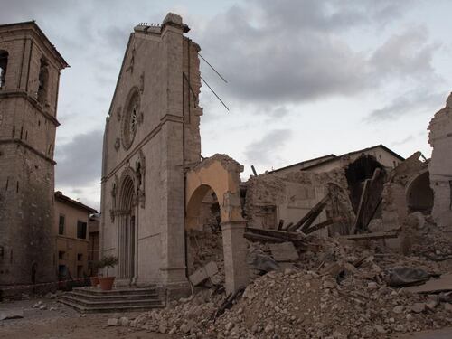 Terremoto castigo per le unioni civili, il Vaticano contro Radio Maria: "Parole scandalose"
