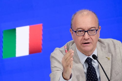 Ischia, si diploma nonostante la malattia. Valditara: "Francesco un modello per i giovani"