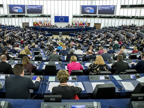 Con la scusa dell'inflazione gli europarlamentari si danno il super aumento