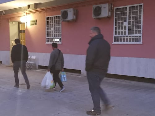 Dopo le proteste a Casal Bruciato i rom fanno la spesa con la scorta