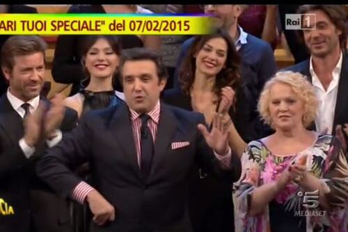 Striscia la Notizia insiste su Flavio Insinna: "Nella sua biografia bullismo e violenza"