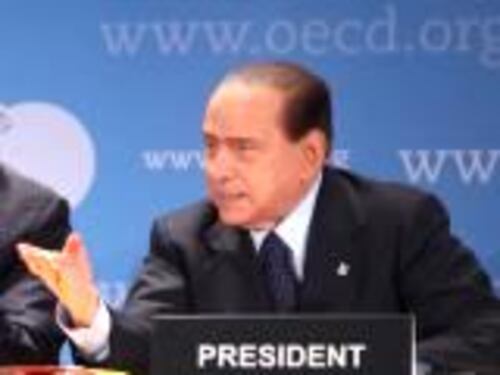 Berlusconi cita il Duce: "Come lui non ho poteri"