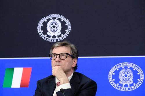 Il Pil accelera, Giorgetti: "Noi meglio di Francia e Germania"