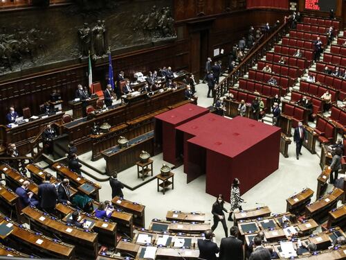 Il bis di Mattarella certifica la mortificazione del Parlamento. Paragone: tradita la volontà popolare