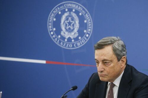 La resa di Draghi: nel Dl Concorrenza salve le concessioni di balneari e ambulanti