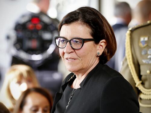 Elisabetta Trenta, dopo la casa bufera sul cane. Meloni: "Scortato dai militari"