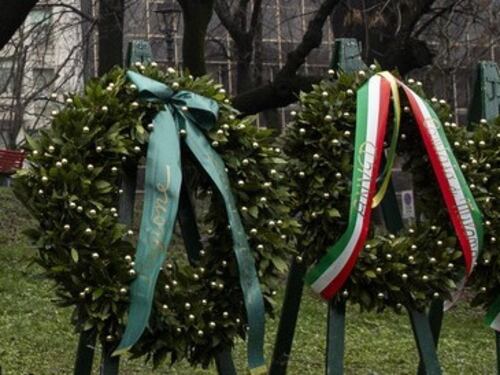 Foibe, imbrattate con vernice rossa le targhe di Balduina. FdI: "Mani vigliacche"
