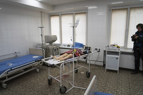 Fake news sull'ospedale di Mariupol, arrestato il primo giornalista russo