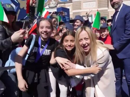 L'Aria che tira, La Russa sul coro dei bambini per Meloni: cantonata di Repubblica
