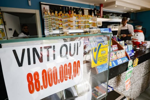 Superenalotto, guerra dei Roses sulla maxi-vincita: la ex chiede 44 milioni