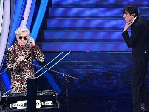 A Sanremo Morgan cambia il testo della canzone. Bugo lo lascia solo sul palco