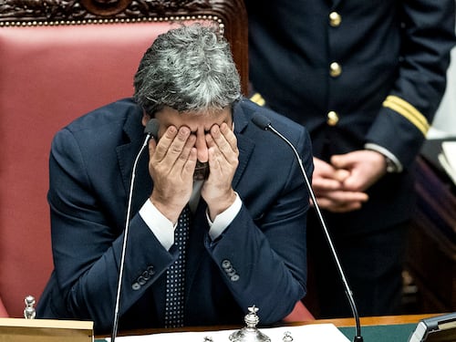Fico li festeggia. E intanto i rom rubano