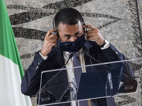 L'offesa ai martiri delle foibe. Gasparri massacra Di Maio