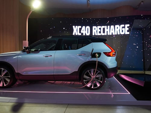 Volvo spinge sull'elettrico