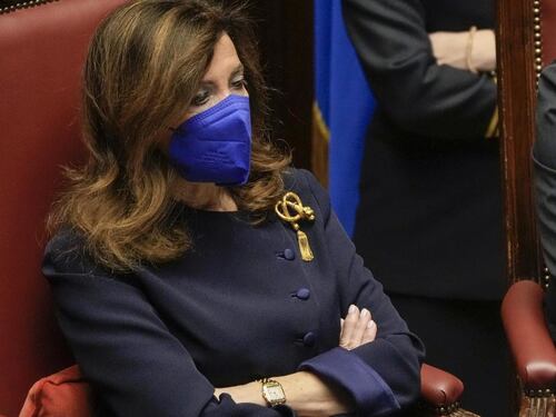 Quirinale, la Casellati si ferma a 382 voti. Defezioni nel centrodestra: tutto da rifare