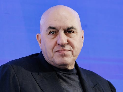Guerra, Crosetto lascia Dubai e rientra in Italia con un volo militare: “Polemiche basse e vergognose”