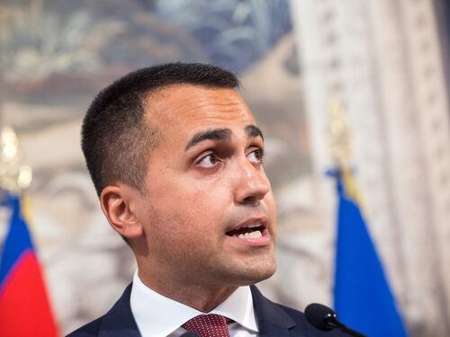 Primo incontro tra M5s e Pd. Ma senza Di Maio e Zingaretti