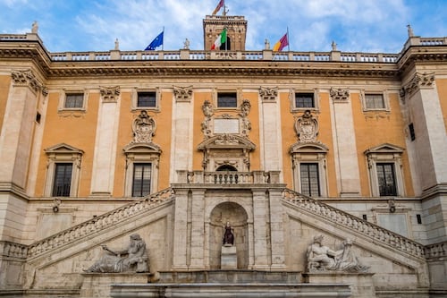 Roma, cancellata la sinistra dei centri sociali: comunisti fuori dal Campidoglio
