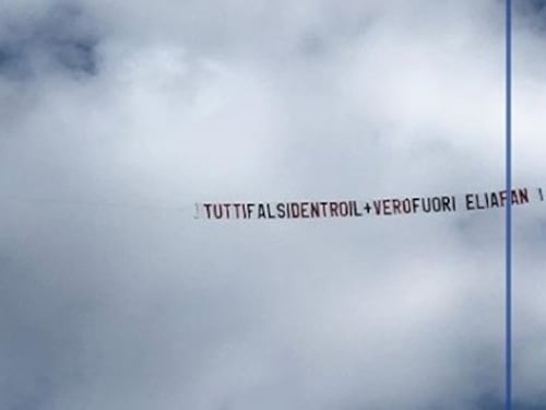 I fan di Elia Fongaro colpiscono dall'alto: "Tutti i falsi dentro"