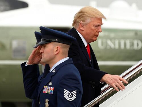 "Trump valuta Guardia nazionale per gli immigrati". La Casa Bianca nega