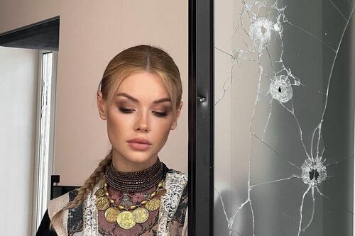 Così la modella ucraina Viktoria Apanasenko "combatte" la guerra contro la Russia
