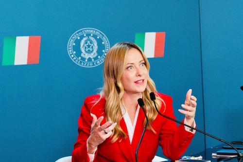 Giorgia Meloni chiama ad di Ericsson, l’azienda ritira i licenziamenti a Genova