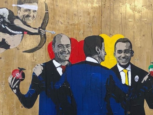 E spunta un altro murale. Conte, Di Maio e Zingaretti con Renzi cupido