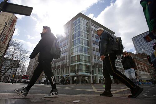 Scandalo Facebook, evacuata la Cambridge Analytica per un pacco sospetto