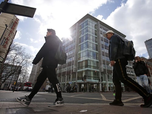 Scandalo Facebook, evacuata la Cambridge Analytica per un pacco sospetto