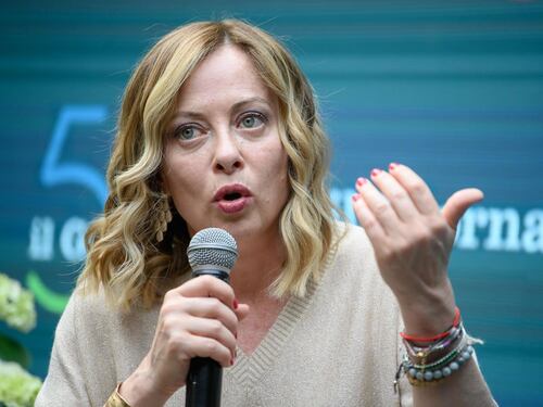 Meloni accusa: "Violenza su di noi, vogliono fermare l'Italia che cambia"