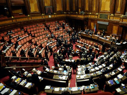 Vitalizi e ius soli su un binario morto