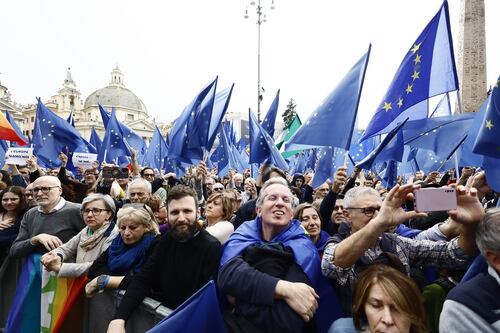 "Gualtieri indifendibile". Manifestazione Roma, convocata la commissione Trasparenza